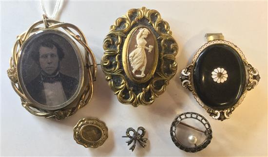 Gilt metal openwork portrait pendant, enamelled pendant & 4 brooches, various